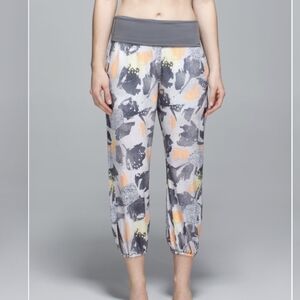 Lululemon Om Pant Mini Art Pop White Multi / Slate